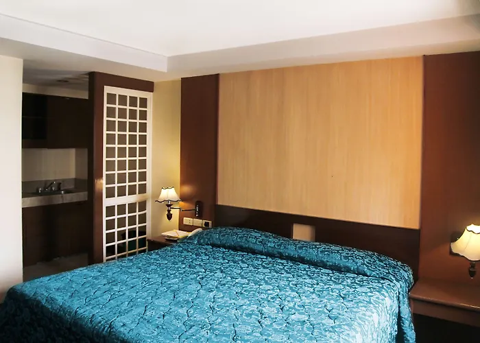 Hotel Cherry Blossoms 3*