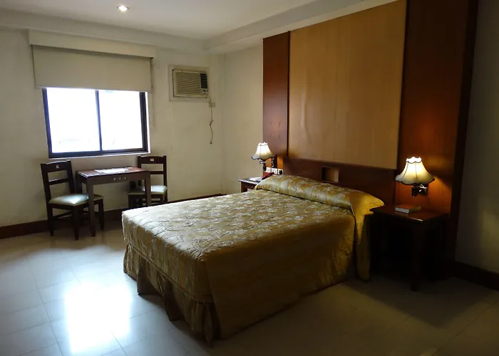 Hotel Cherry Blossoms Manille