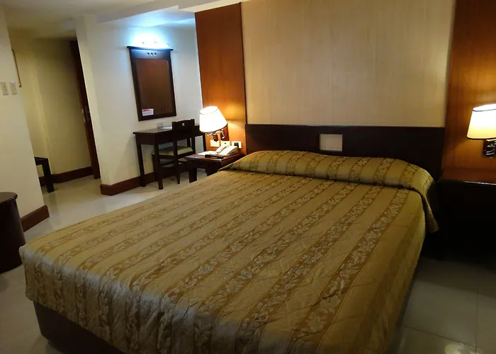 Hotel Cherry Blossoms Manille